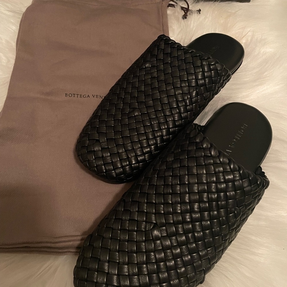 🎄Bottega Veneta Intrecciato Weave Leather Slippers 🎄